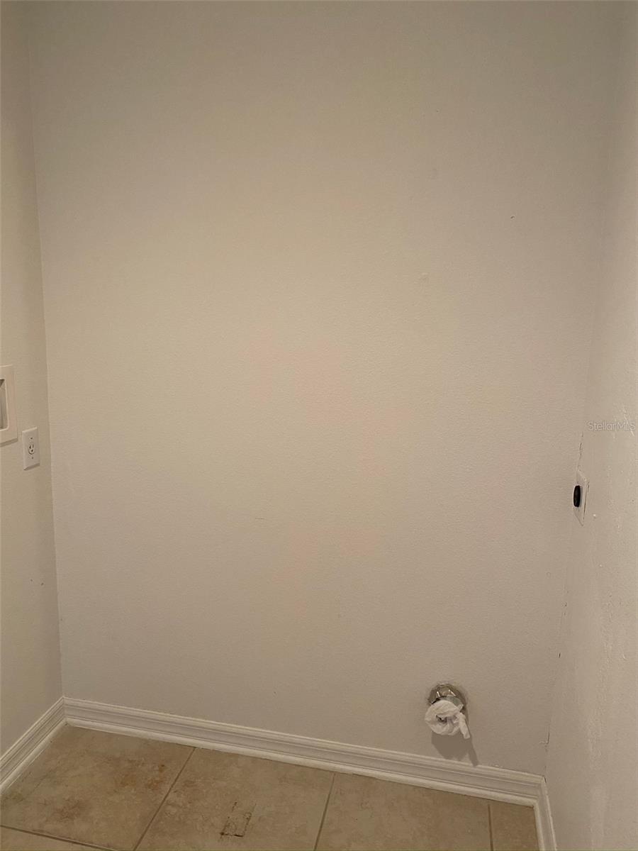 LEESBURG OVERLOOK AT LAKE GRIFFIN - Residential Lease