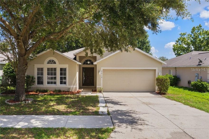 Nicely maintained 4bed/2bath single family home with fence located at The Overlook at Lake Griffin in Leesburg, community is near US 441 and high way 27, only 5-10 minutes from many stores, restaurants, schools, medical centers, Downtown Leesburg, & Venetian Park. Minimum requirements: credit score 600 and up with no recent negative records, provable stable income at least close to 3 times of rent. Renter's insurance required. Lawn mowing & trimming are included.