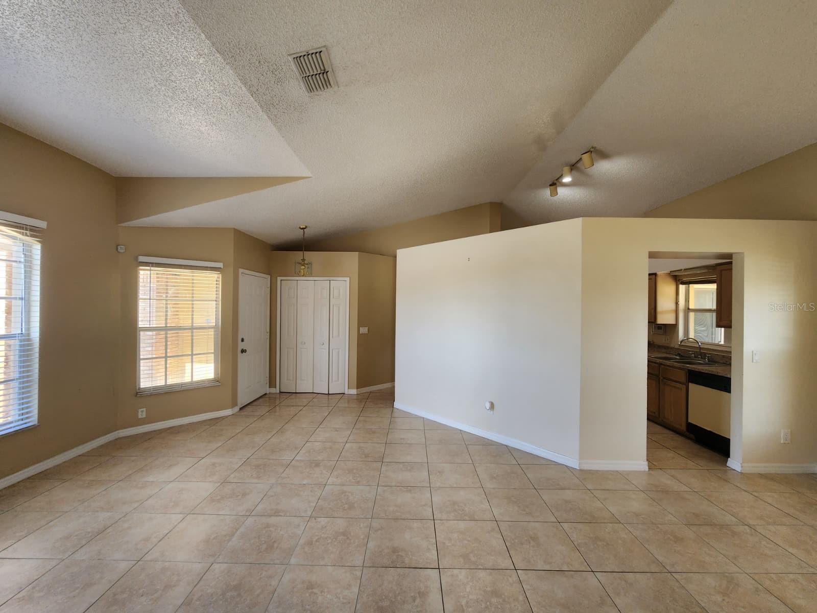 COUNTRY RUN - Residential