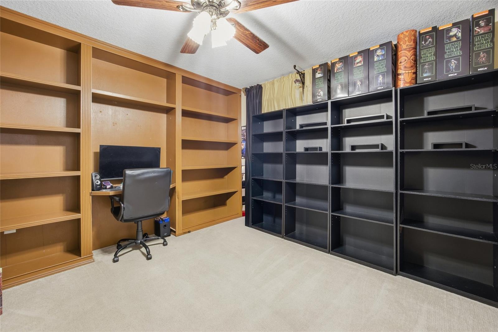 8963 N COMMODORE DRIVE