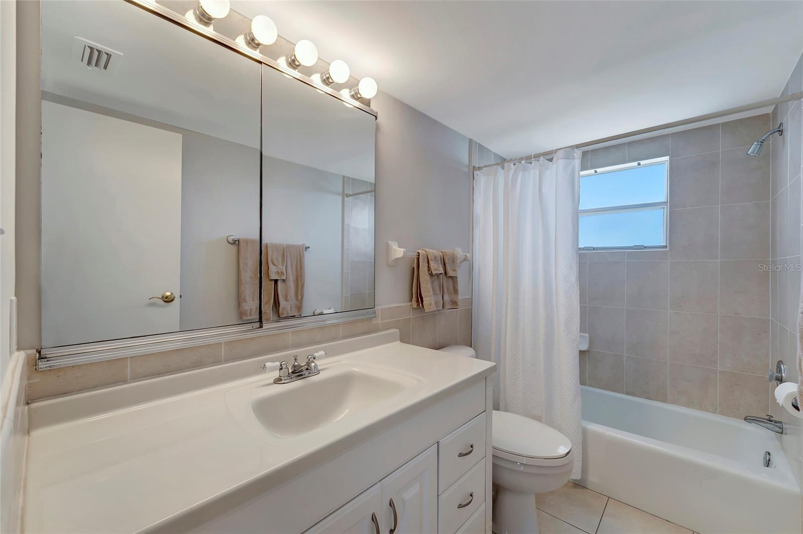 POINTE ON MIDNIGHT PASS - Residential