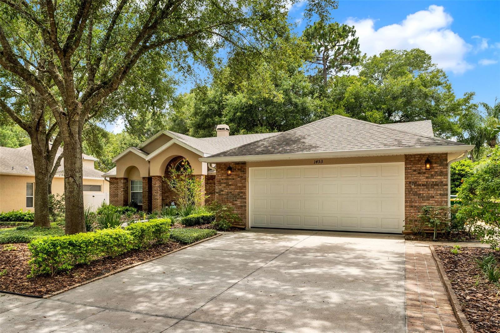 1453 MAPLE LEAF LN