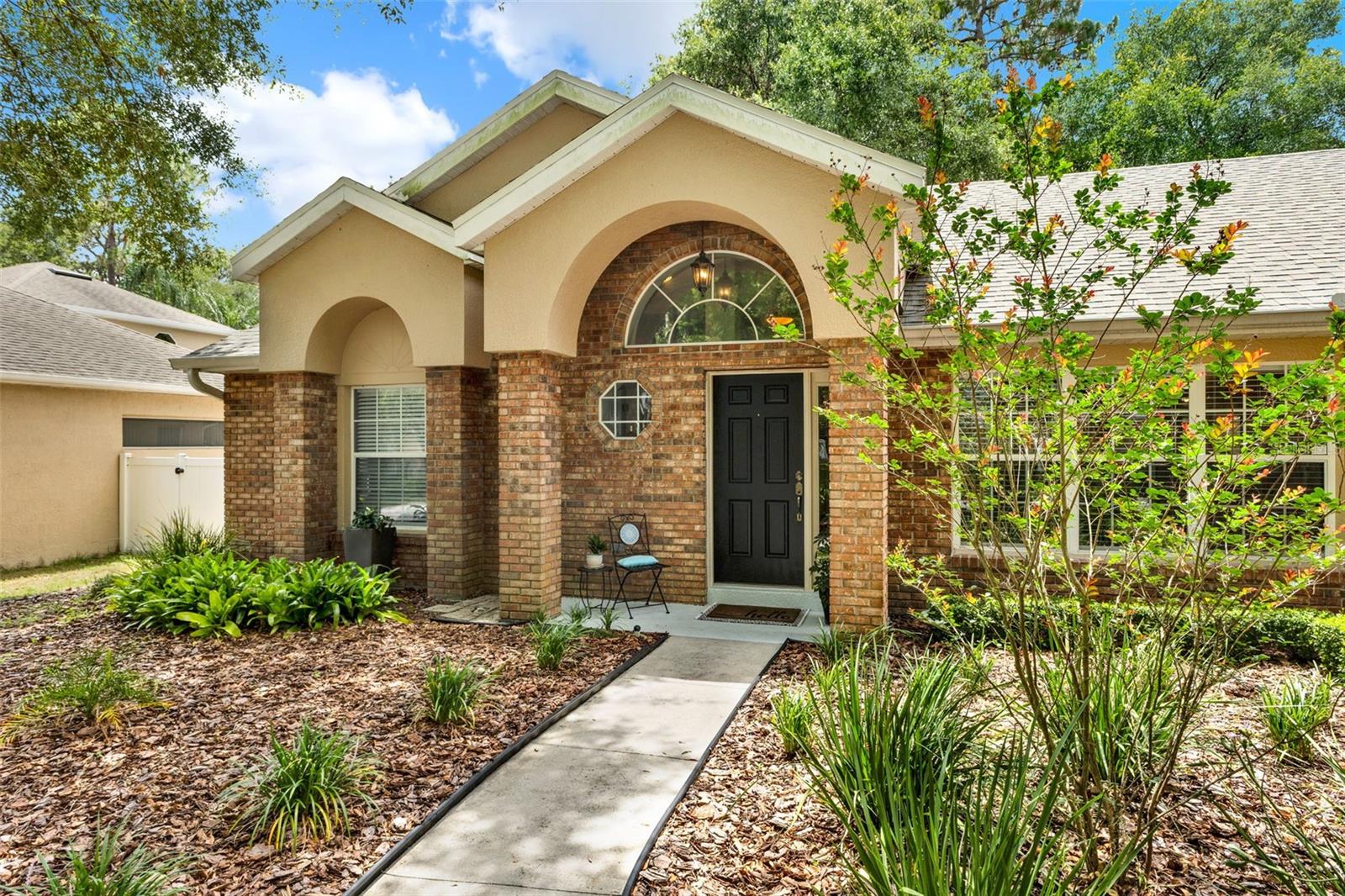 1453 MAPLE LEAF LN