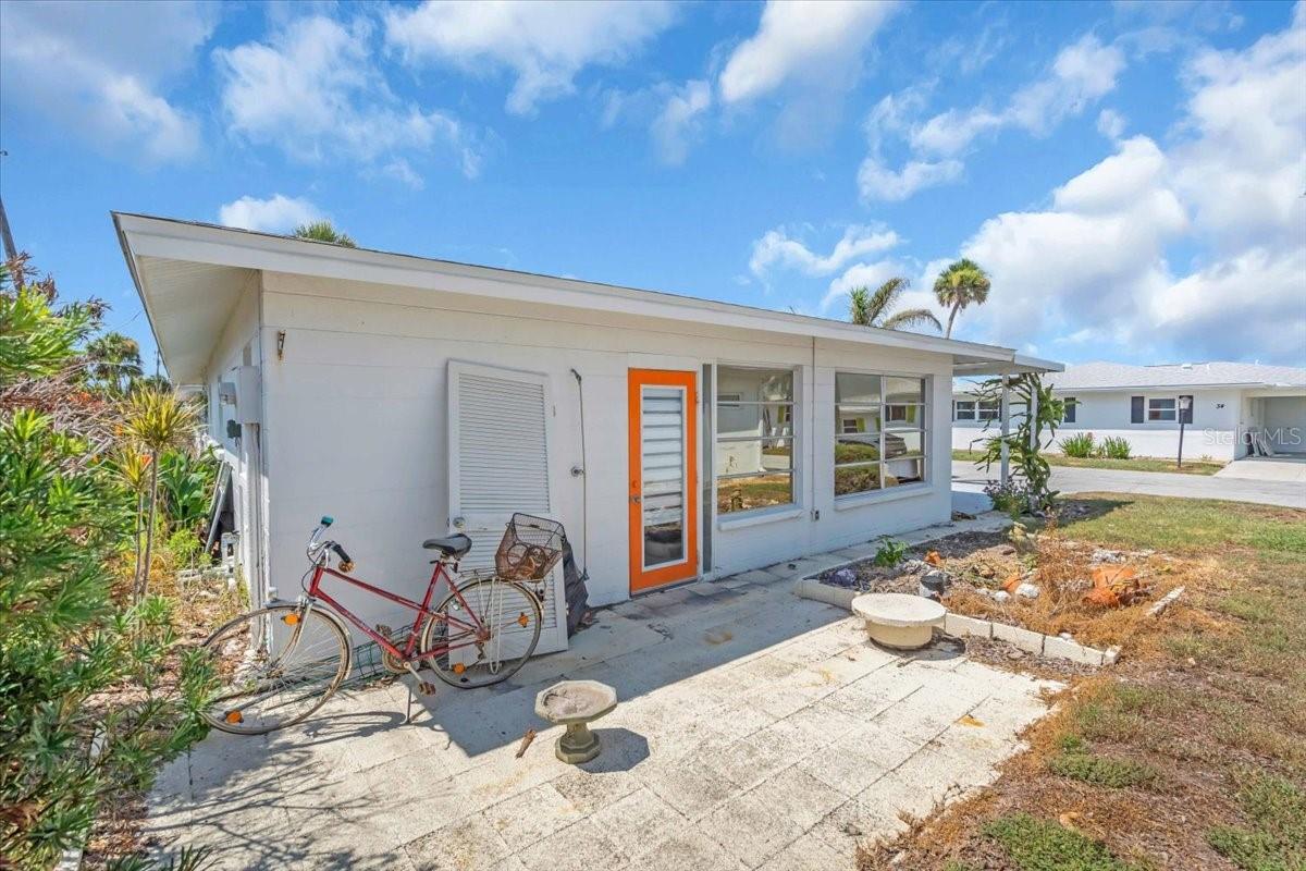 1977 BEACH ROAD 60