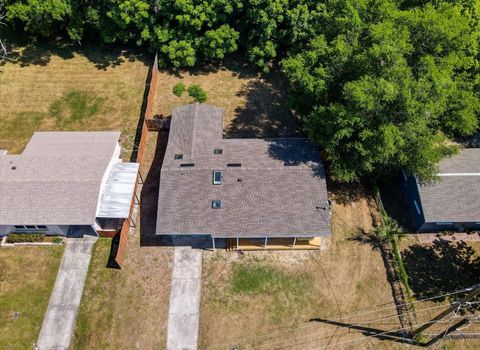 A home in DELAND