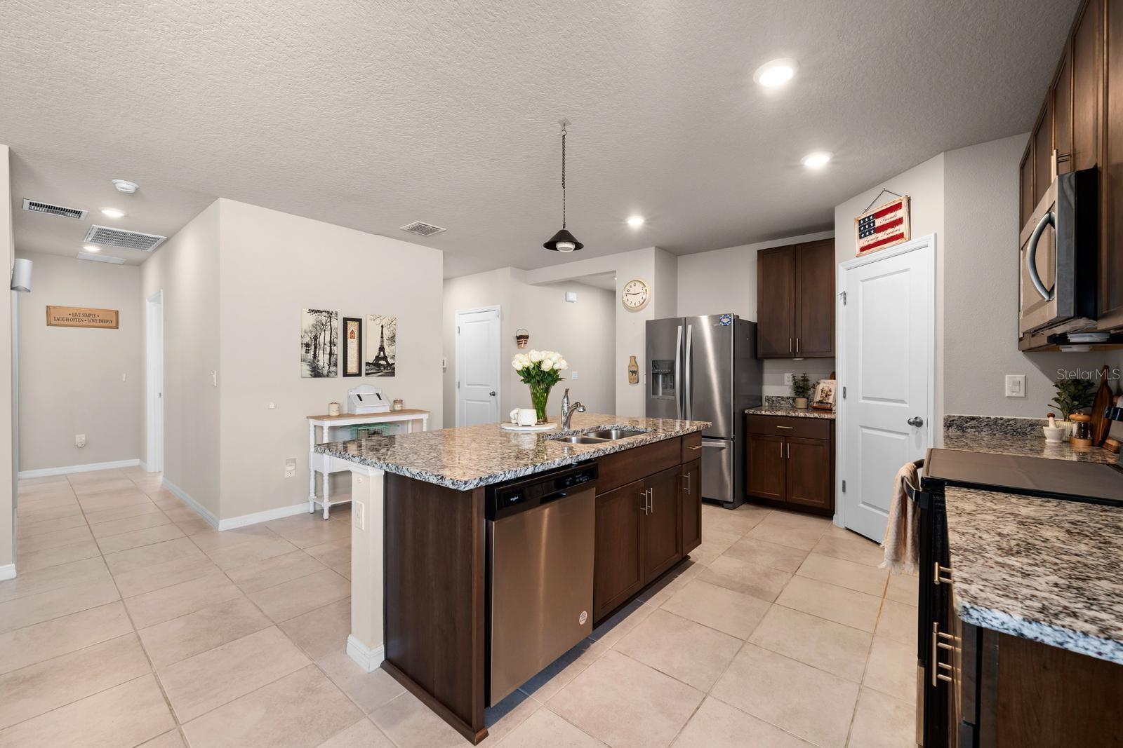 C8J / LANTANA GROV - Residential