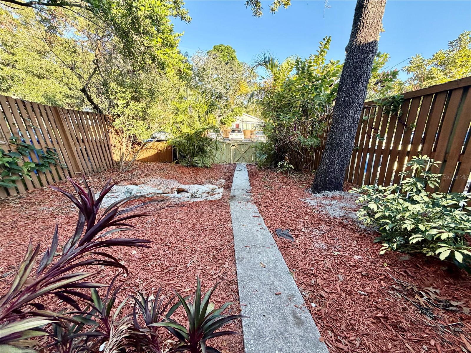 LAKE FOREST UNIT 01 - Residential Lease