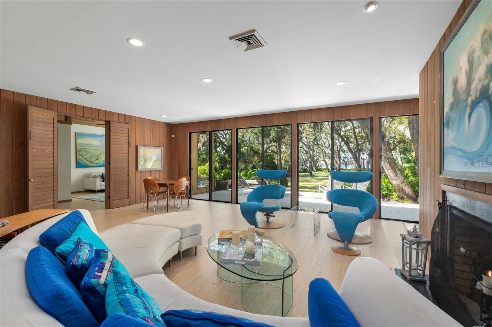 3348 OLD OAK DRIVE