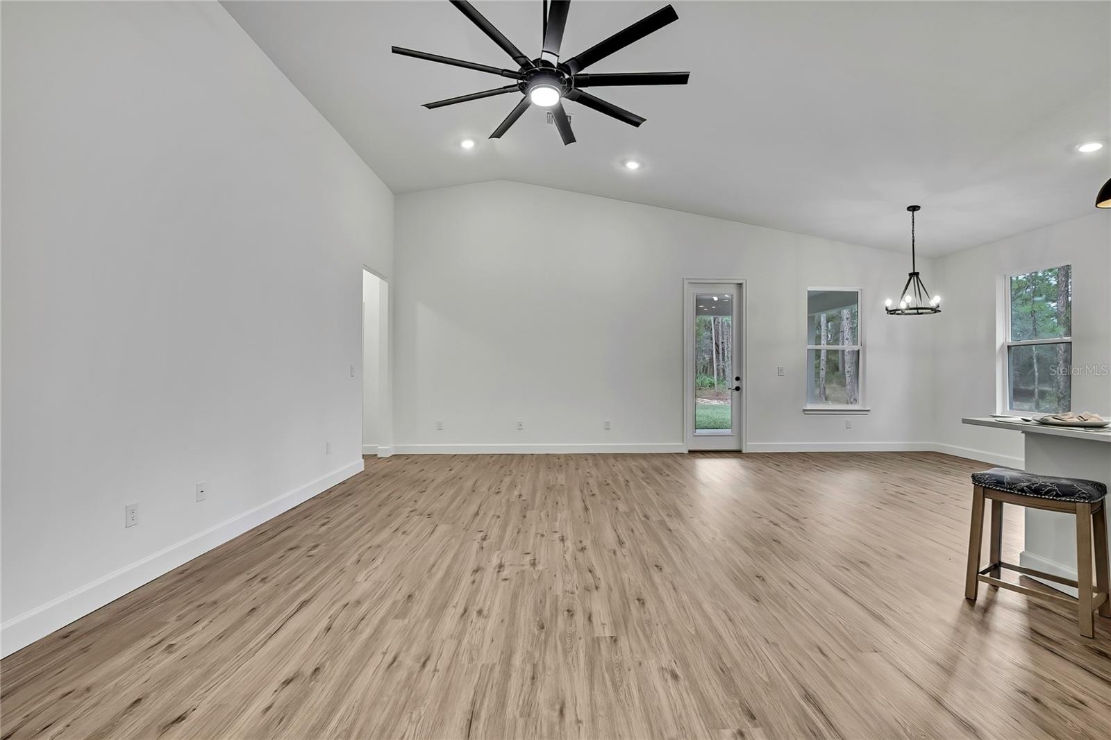 ROYAL HIGHLANDS - Residential