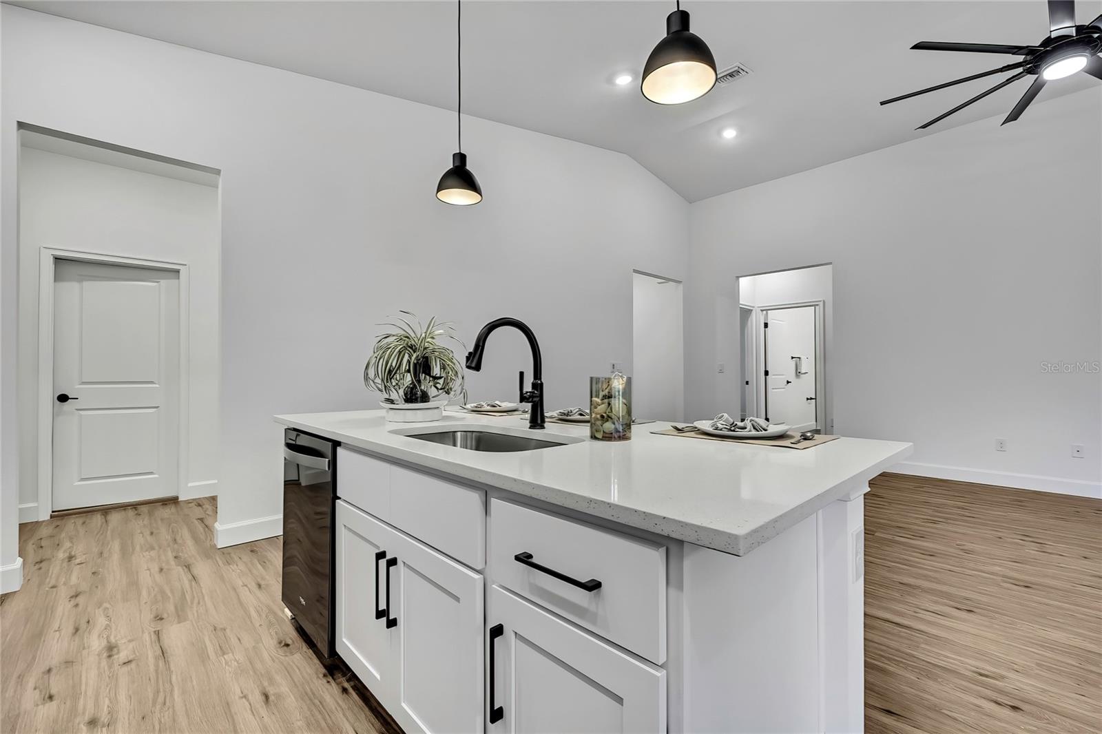 ROYAL HIGHLANDS - Residential