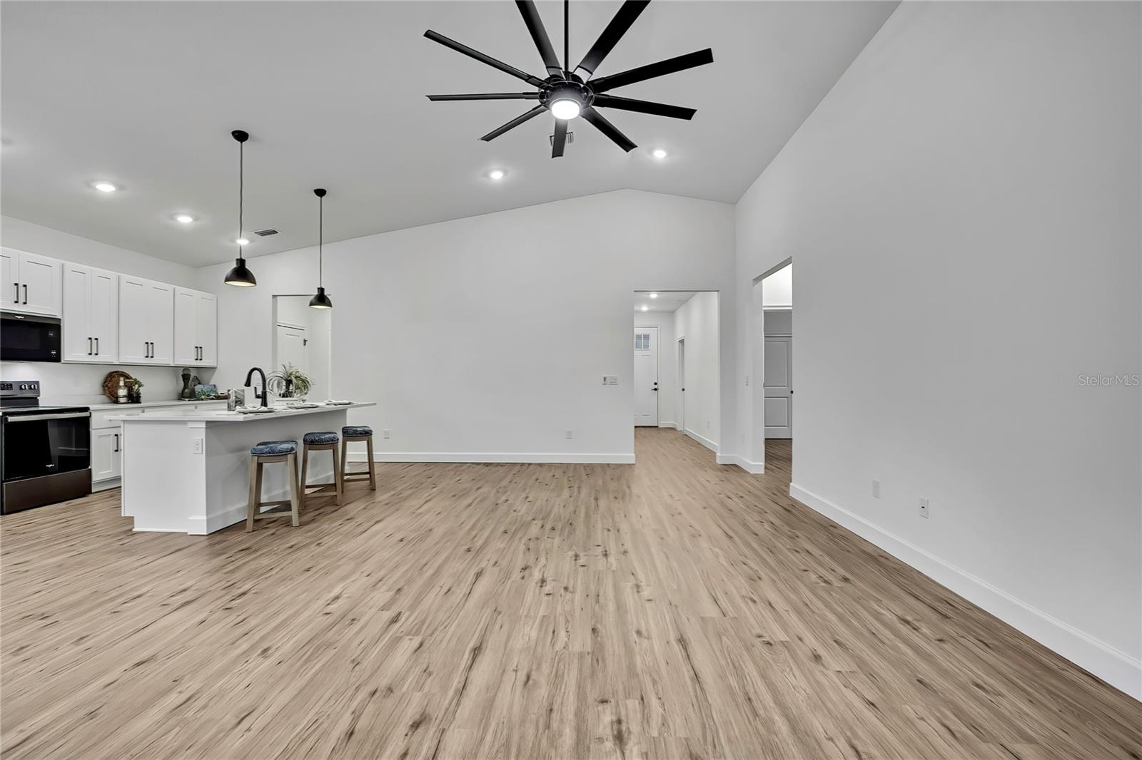 ROYAL HIGHLANDS - Residential