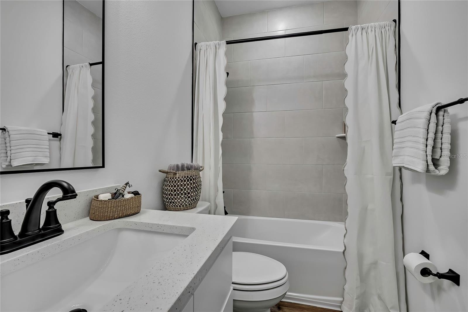 ROYAL HIGHLANDS - Residential