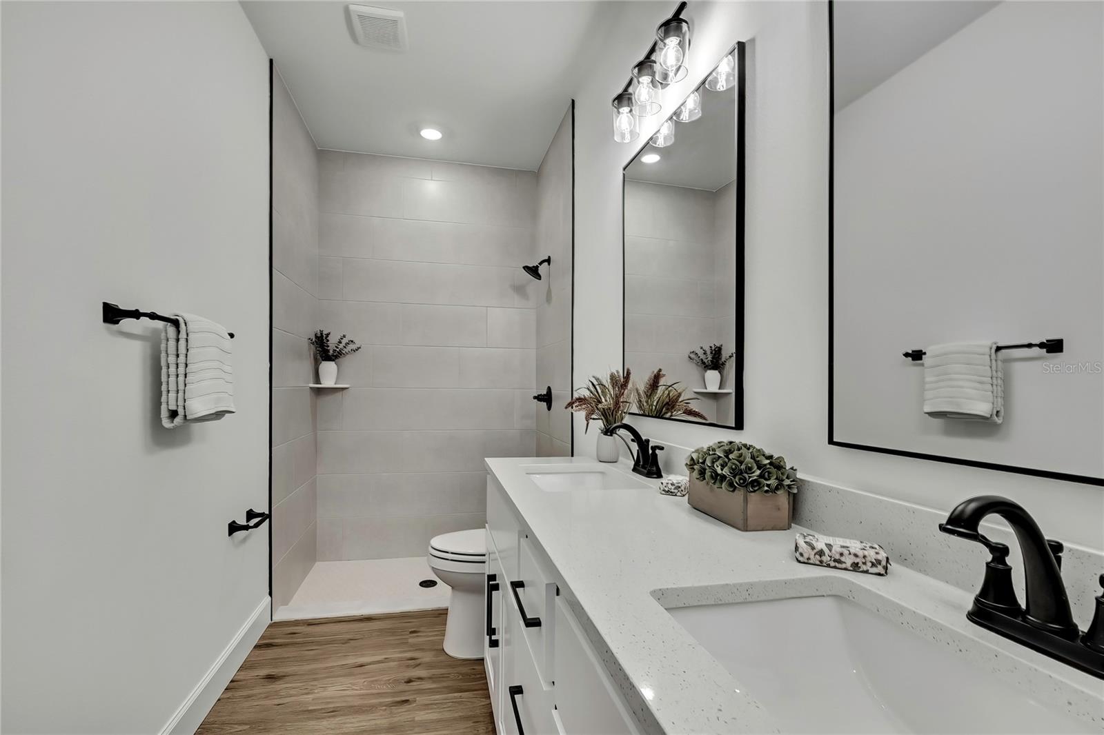 ROYAL HIGHLANDS - Residential