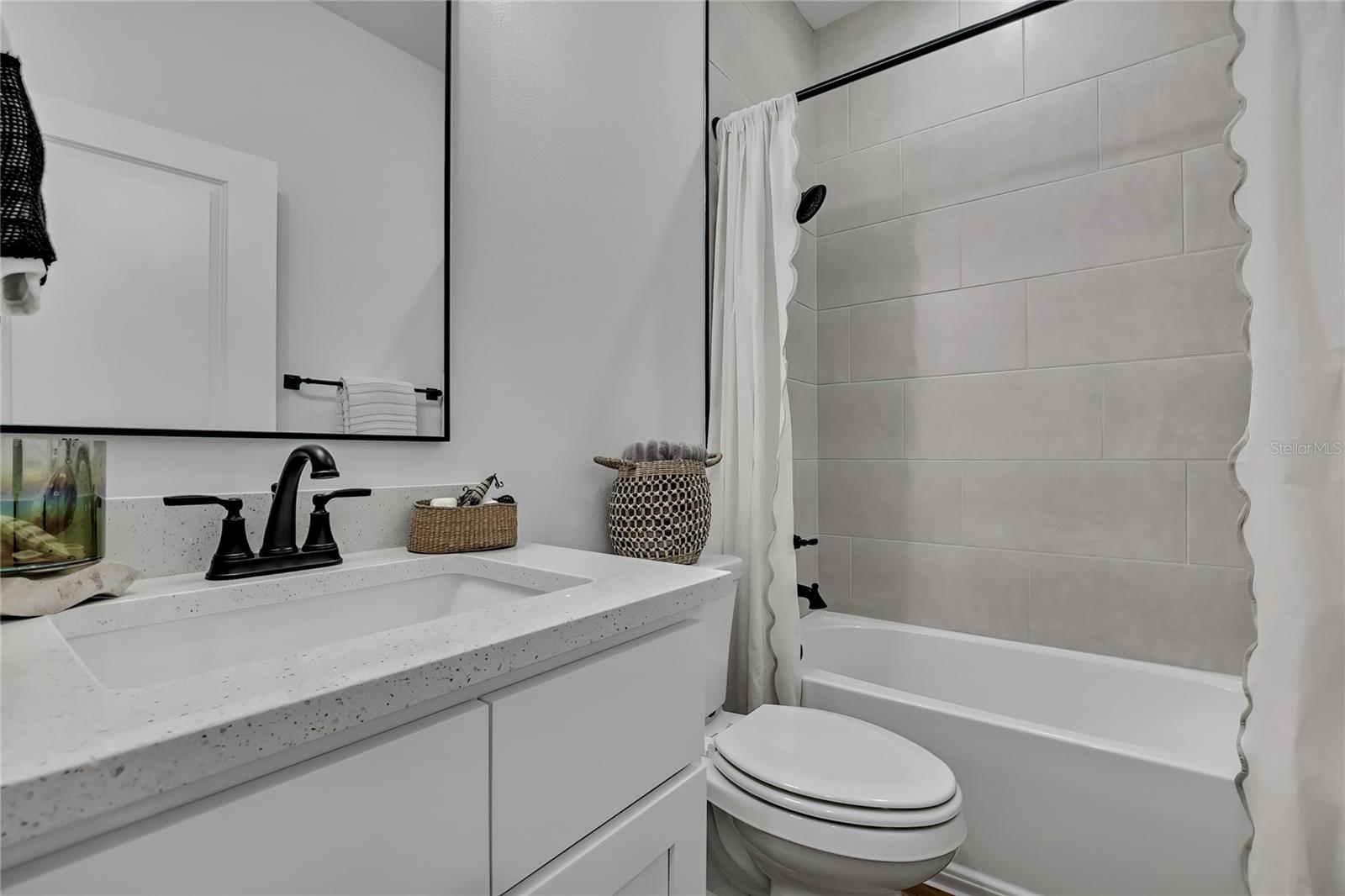 ROYAL HIGHLANDS - Residential