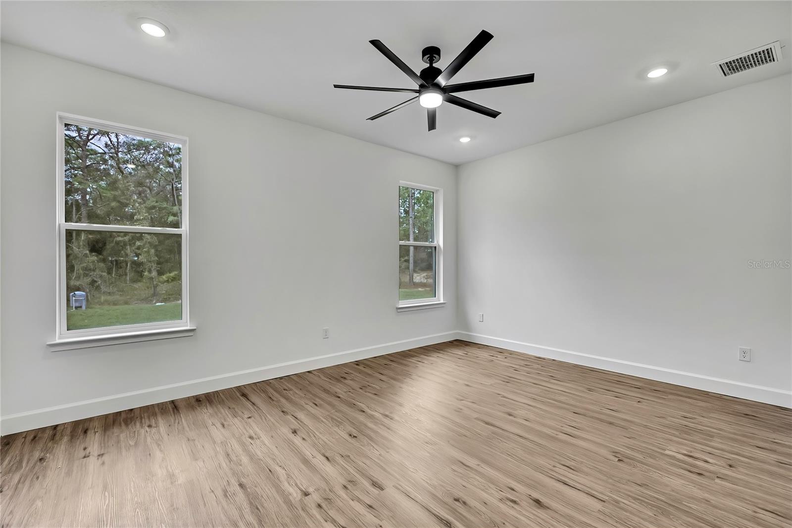 ROYAL HIGHLANDS - Residential