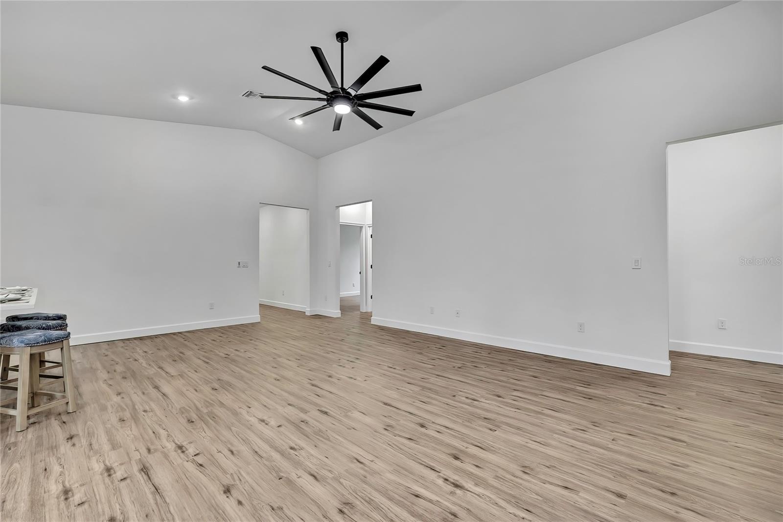 ROYAL HIGHLANDS - Residential