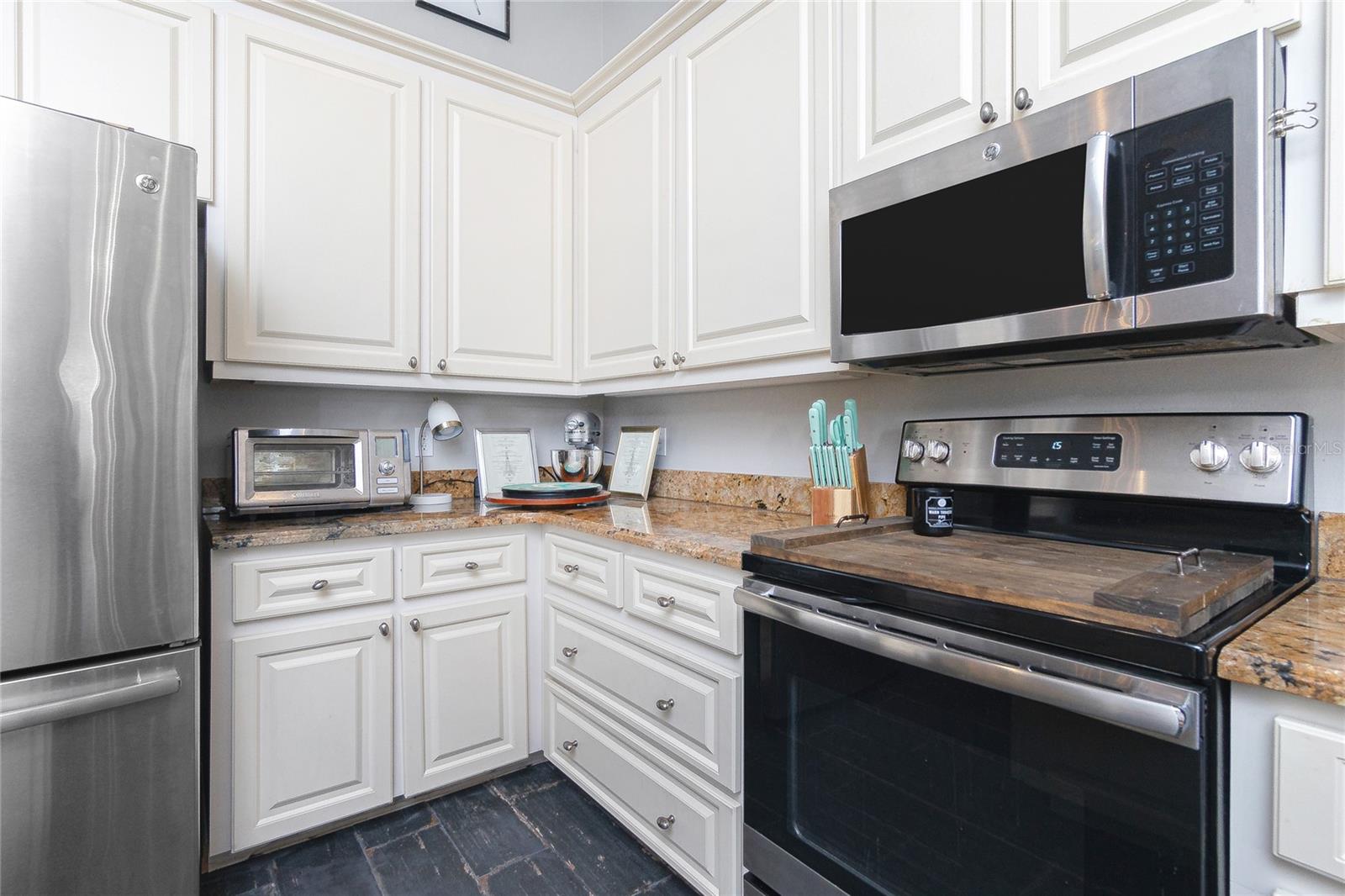 RIVERBEND ESTATE - Residential