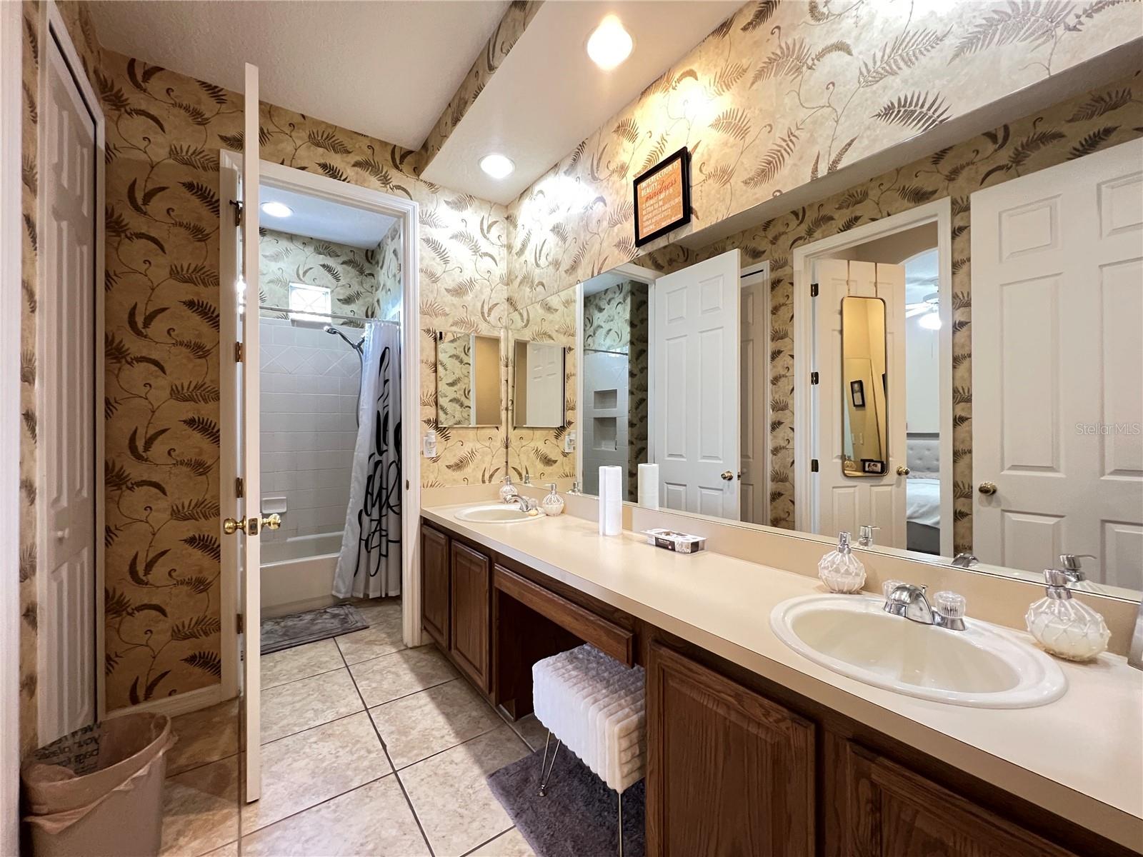 EAGLES NEST AT THE OAKS - Residential