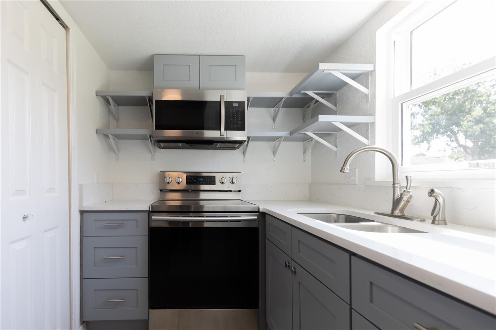 RESERVE AT PERHING OAKS CONDOMINIUM - Residential