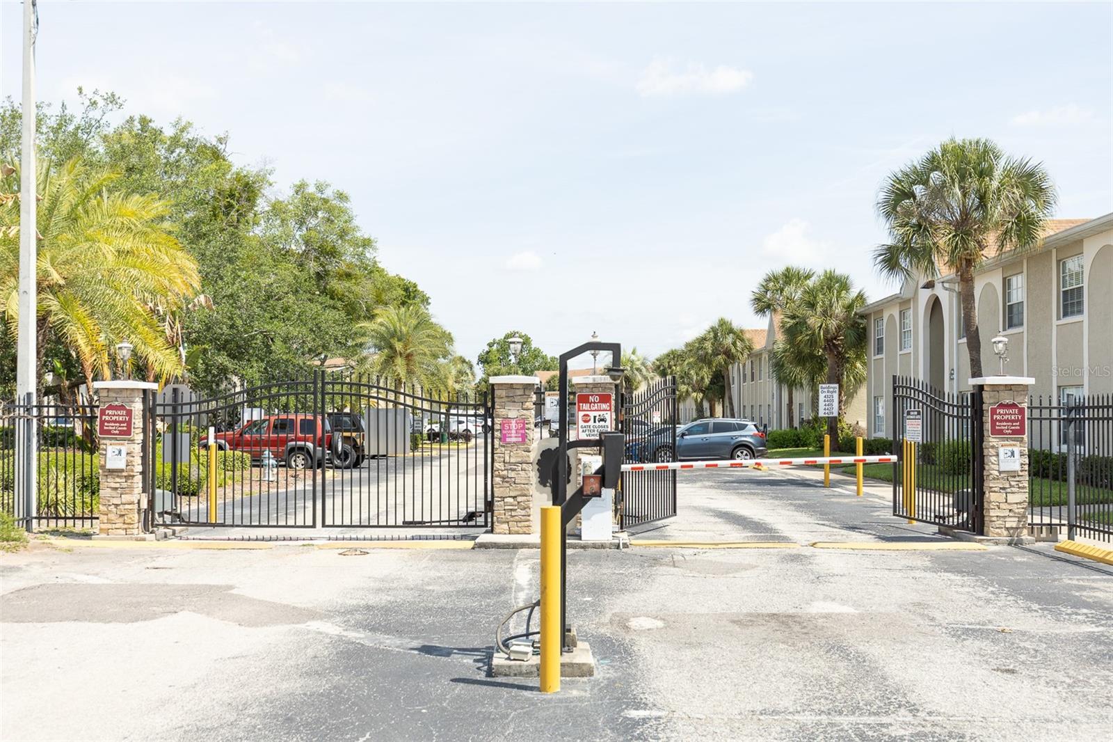 RESERVE AT PERHING OAKS CONDOMINIUM - Residential