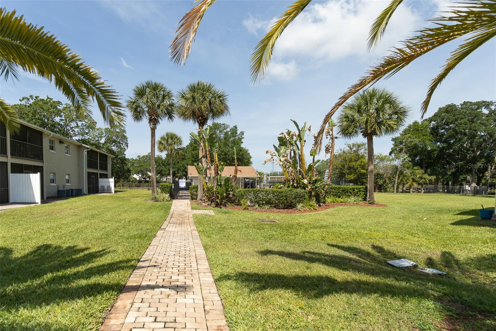 RESERVE AT PERHING OAKS CONDOMINIUM - Residential