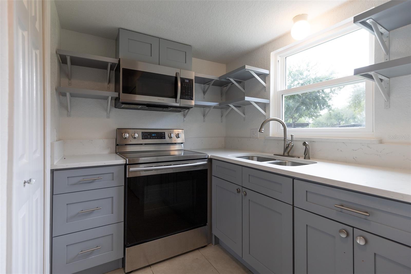 RESERVE AT PERHING OAKS CONDOMINIUM - Residential