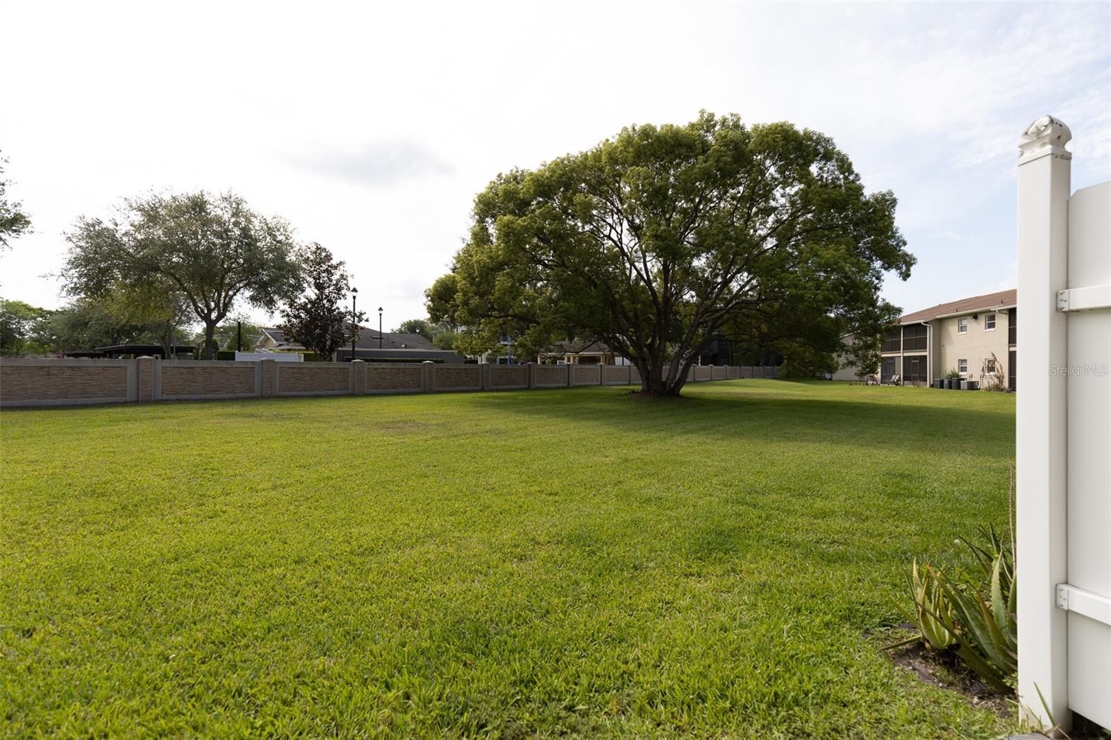 RESERVE AT PERHING OAKS CONDOMINIUM - Residential