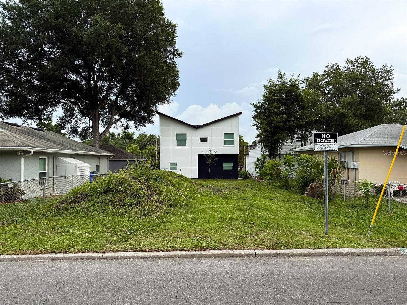 Discover the perfect canvas for your dream home! This vacant lot is located in the heart of Lakeland, offering a rare opportunity to create your custom residence. The property is already prepped and ready for construction, saving you time and effort. Best of all, it’s situated in an X flood zone, providing peace of mind for major storms. Conveniently located near shopping, dining, schools, and major roadways, this lot combines a residential setting with easy access to everything Lakeland has to offer. Don’t miss your chance to secure this build-ready lot!