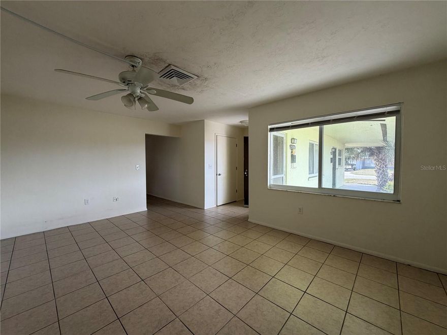 Well maintained spacious 2 bed 1.5 bath apartment, perfectly situated near siesta key beach, and a short drive to downtown sarasota.

- Off-street parking
- Natural light
- Spacious living / dining area
- Generously sized bedrooms with ample closet space
- Prime Location: You'll have endless opportunities to explore and enjoy everything these vibrant area has to offer.