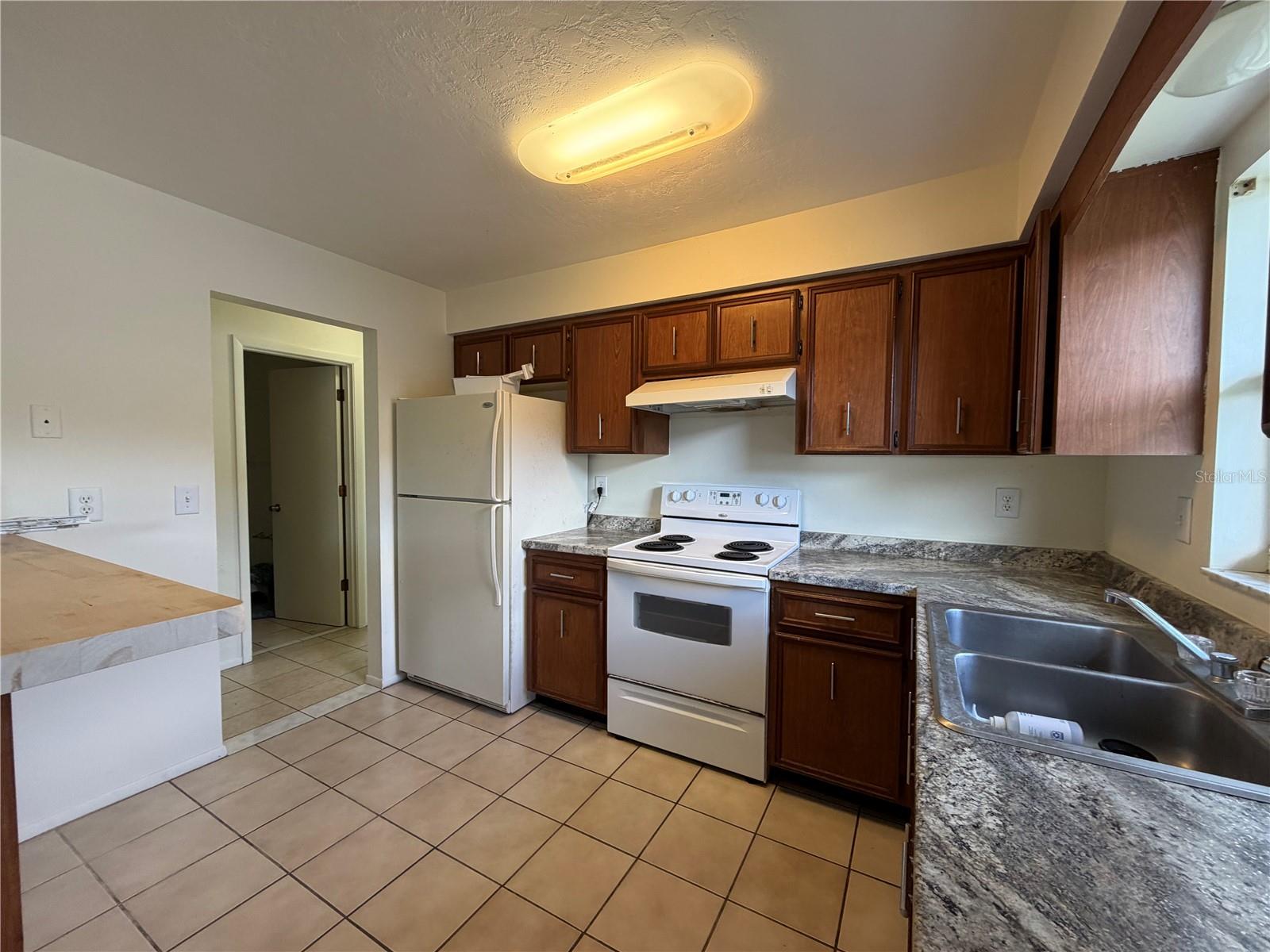 GULF GATE MANOR - Residential Lease