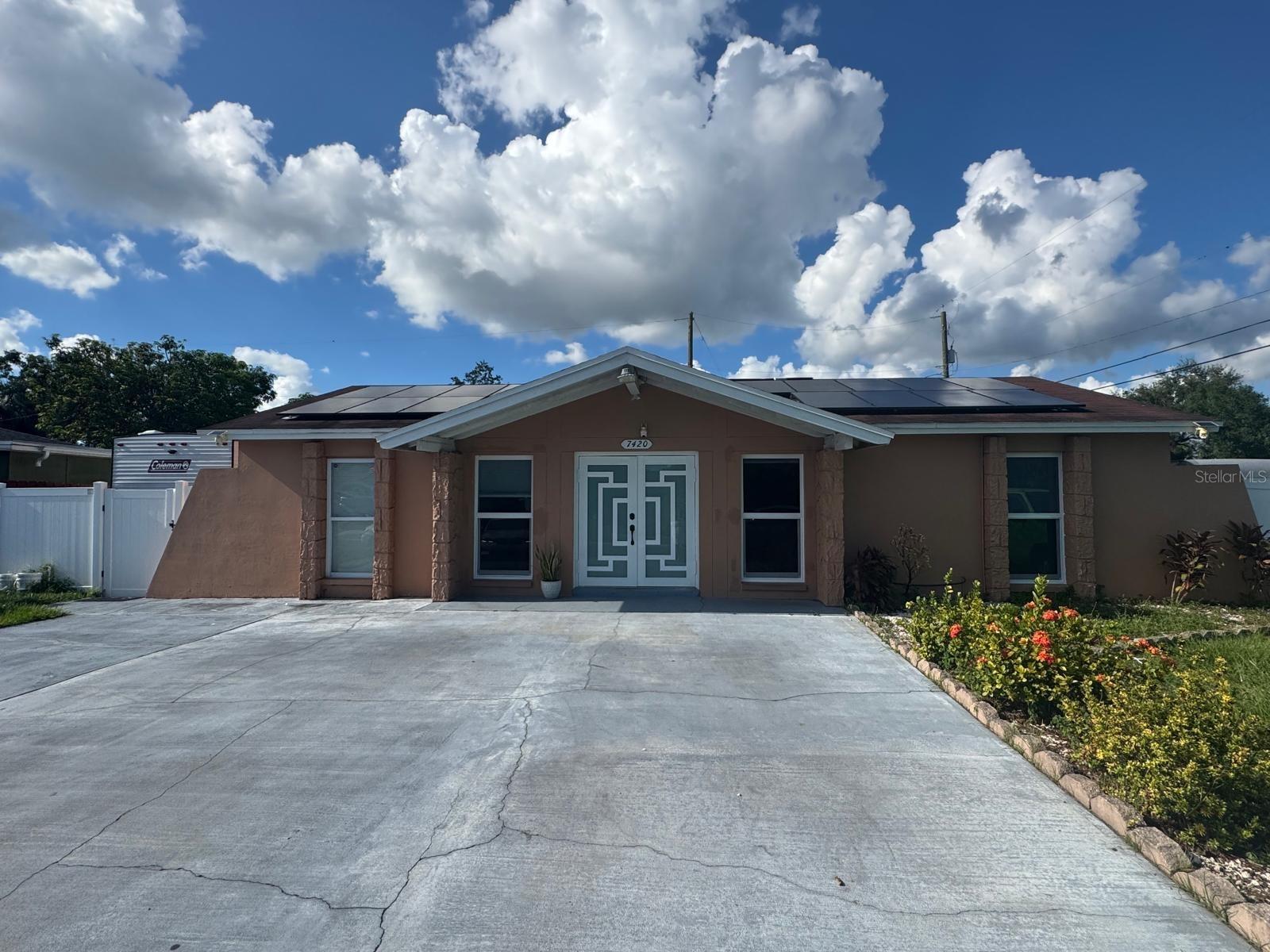 Home in great location, Close to schools and shopping malls. please call agent 24 hours in advance to show