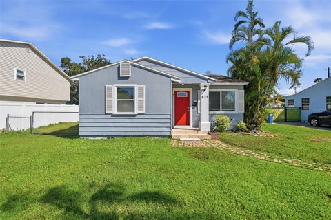 Photo of 833 61st Avenue NE, St Petersburg, FL 33703 (MLS # O6441223)