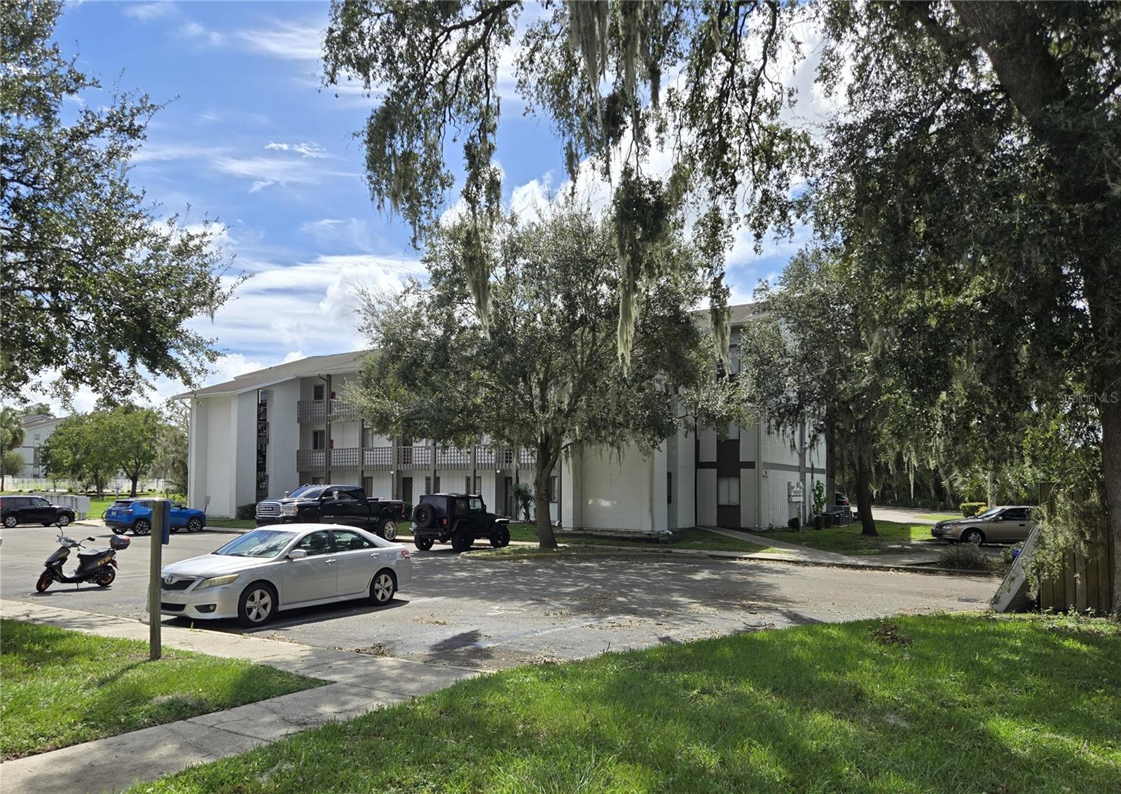 THE OAKS - Residential