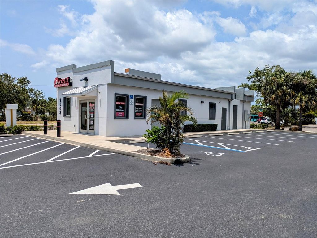 Photo of 1003 1st Street E, Bradenton, FL 34208 (MLS # A4689383)