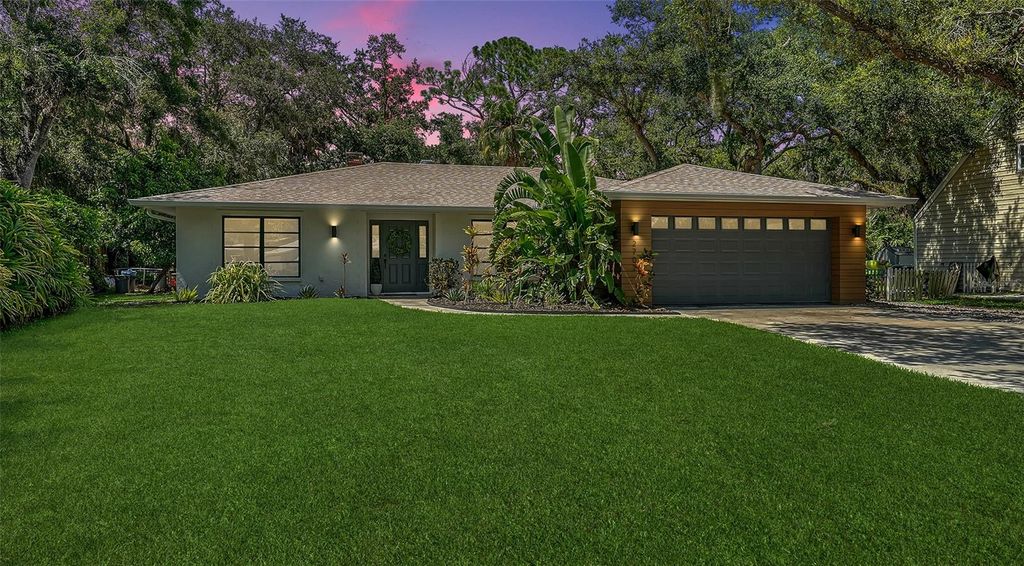 Photo of 2707 Greendale Drive, Sarasota, FL 34232 (MLS # A4659760)