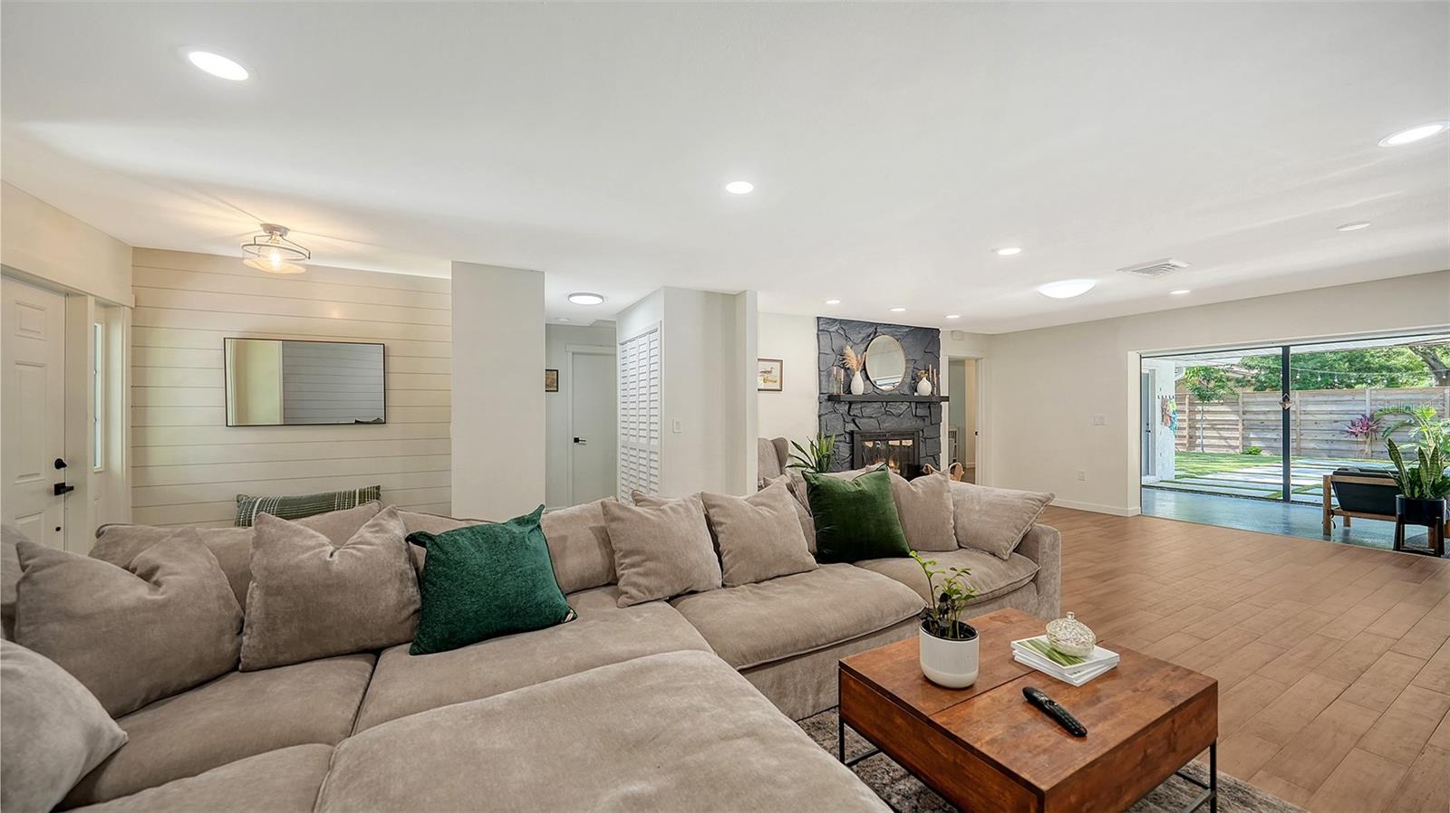CATHEDRAL OAKS ESTATES - Residential