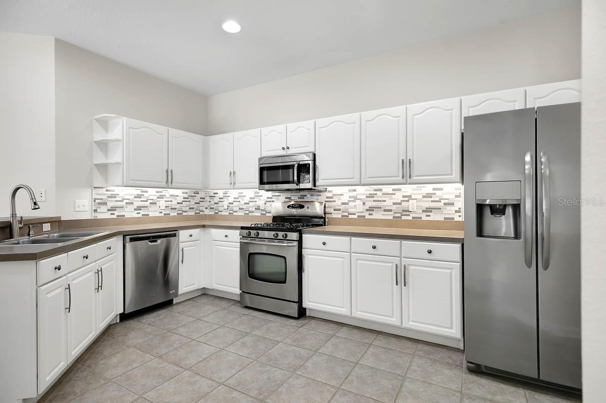 FISHHAWK RANCH PH 2 PRCL - Residential Lease