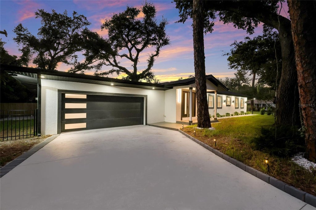 Photo of 780 Indian Beach Circle, Sarasota, FL 34234 (MLS # A4709412)