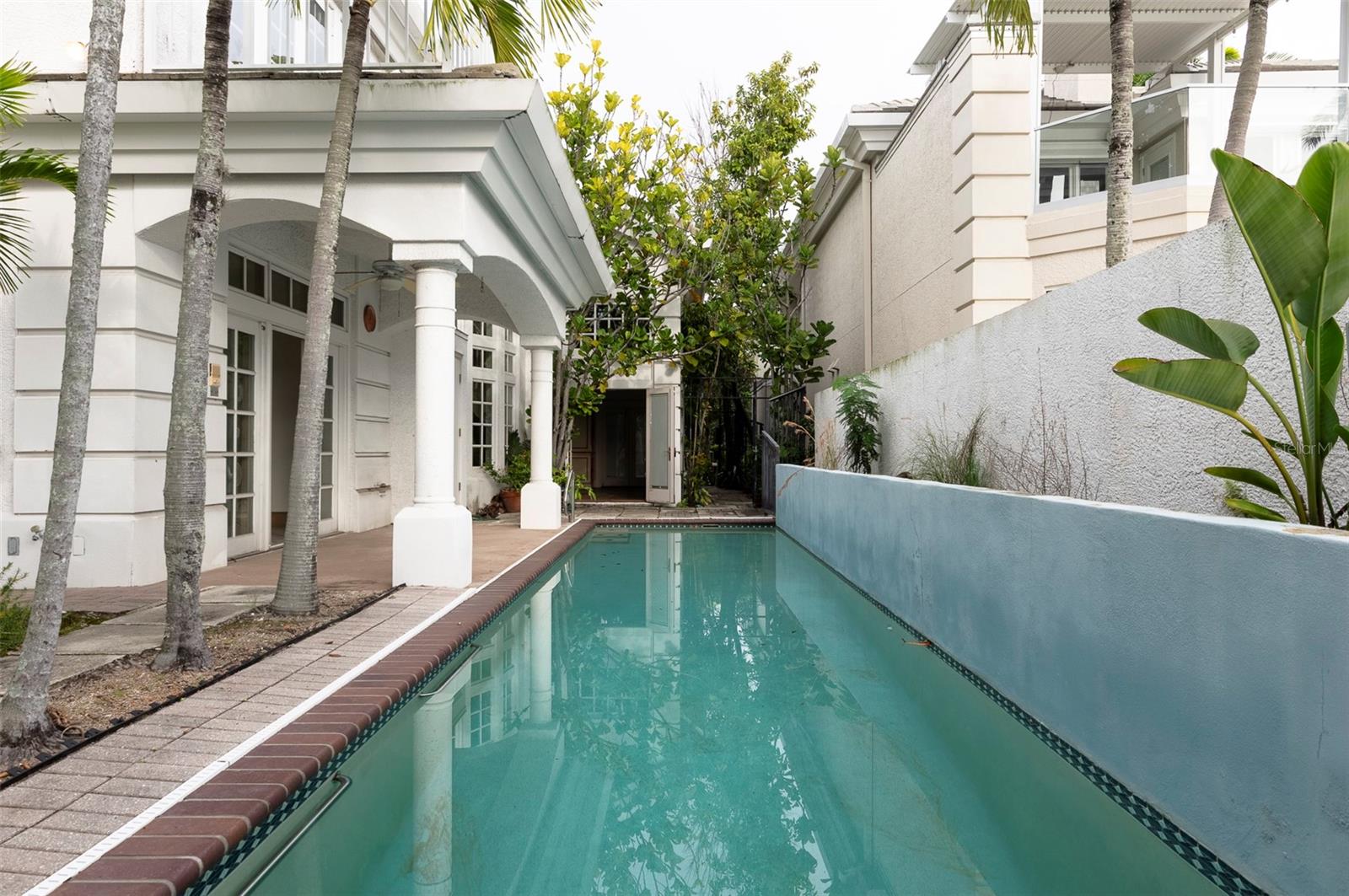 ISLAND HOMES - Residential