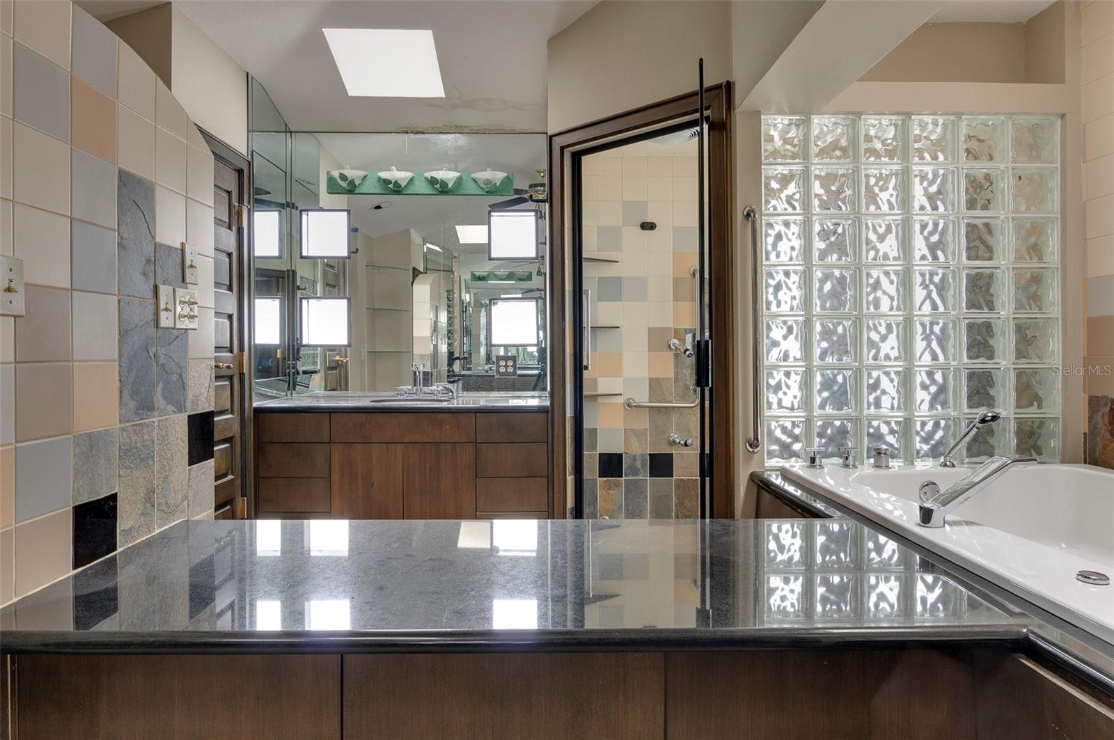 ISLAND HOMES - Residential