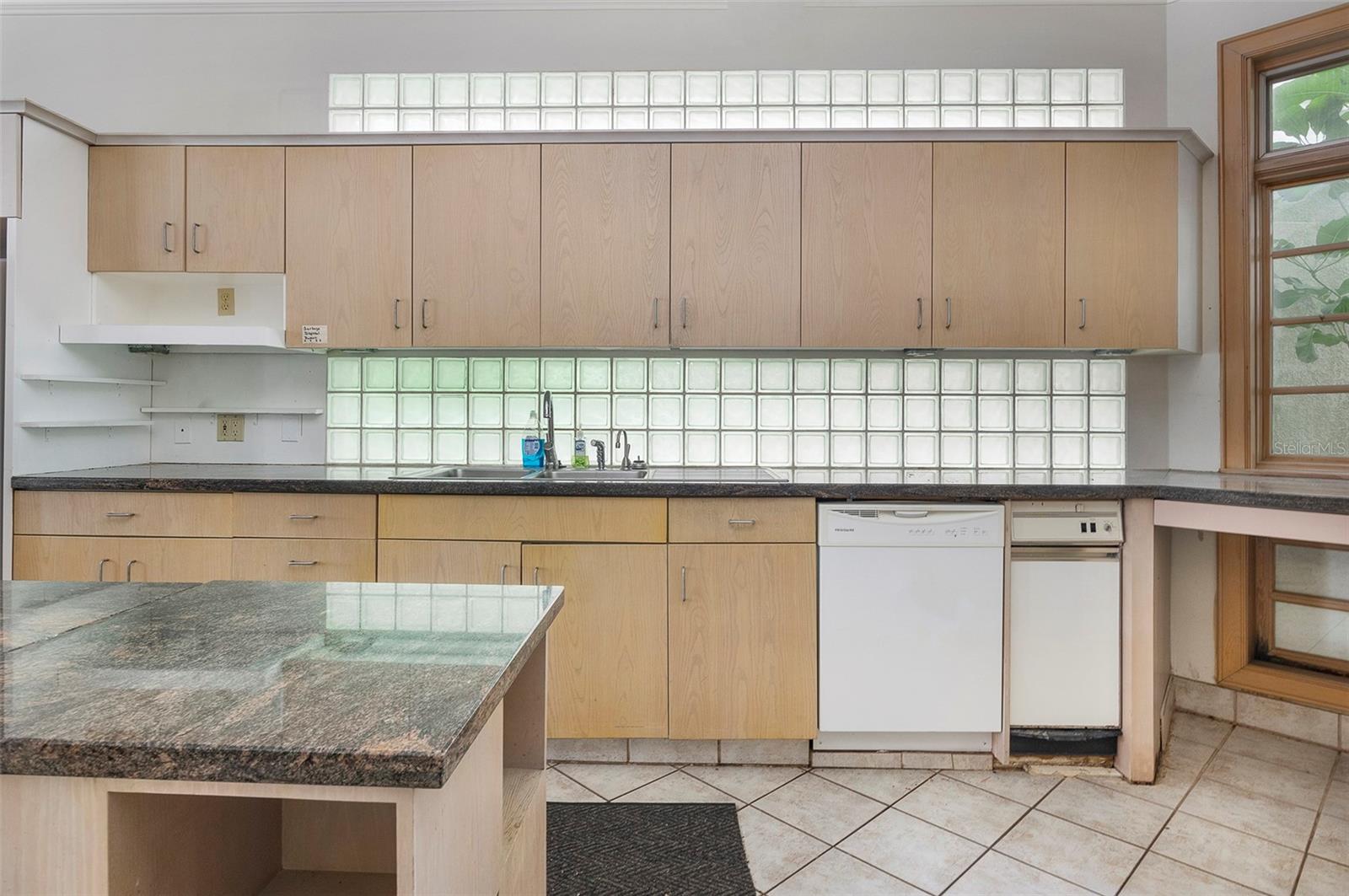 ISLAND HOMES - Residential