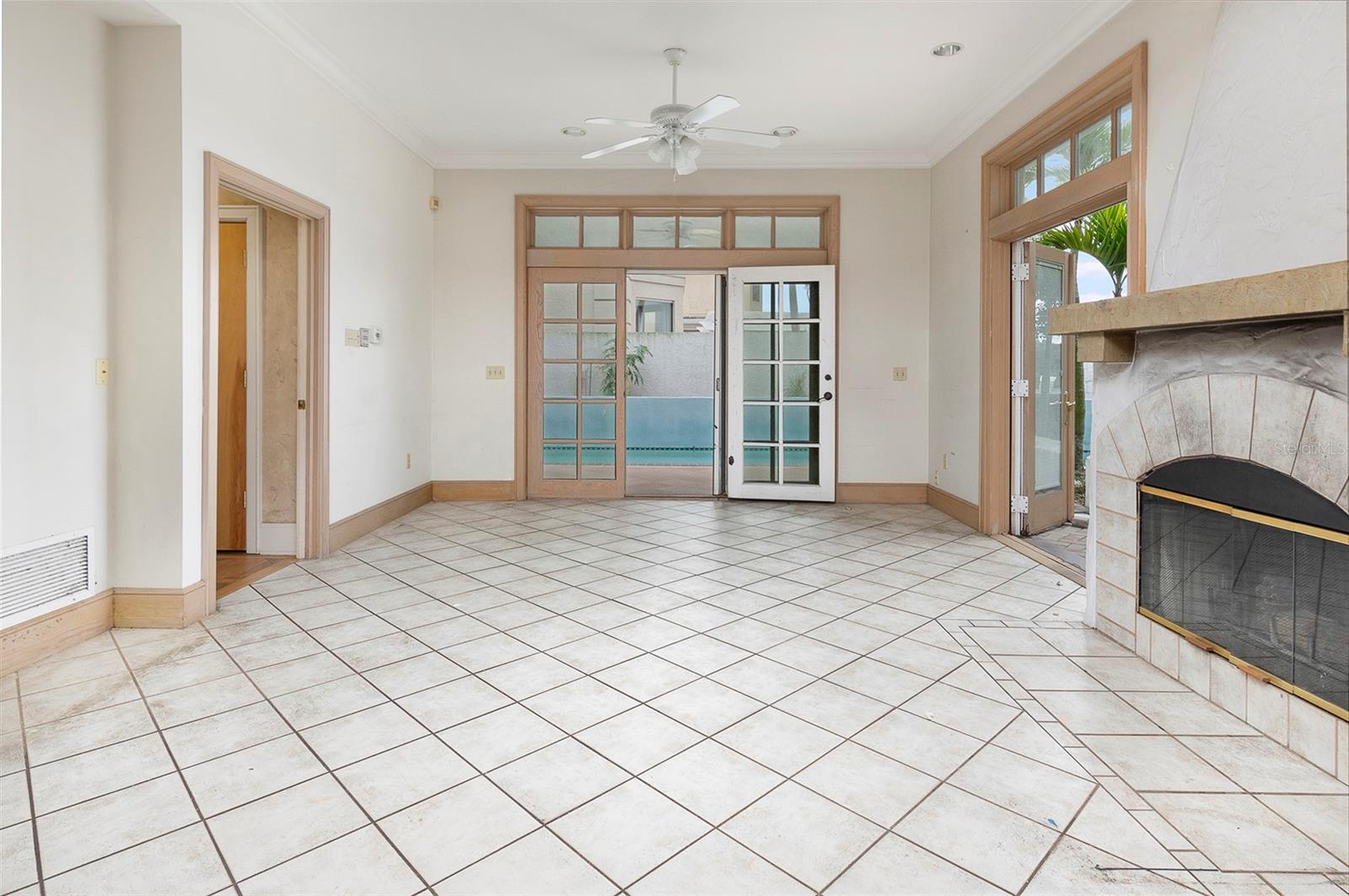 ISLAND HOMES - Residential