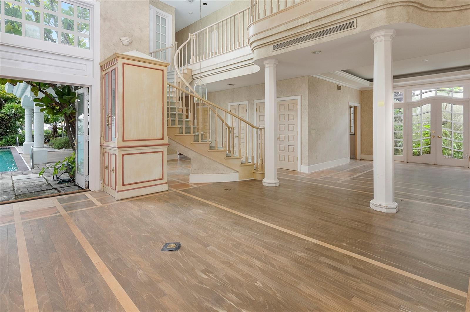 ISLAND HOMES - Residential