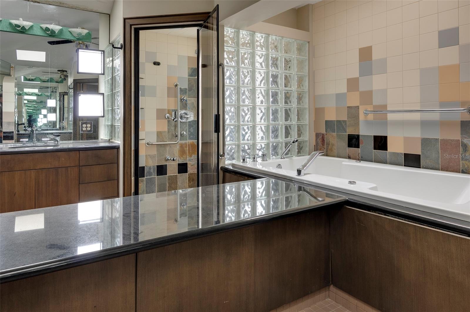 ISLAND HOMES - Residential