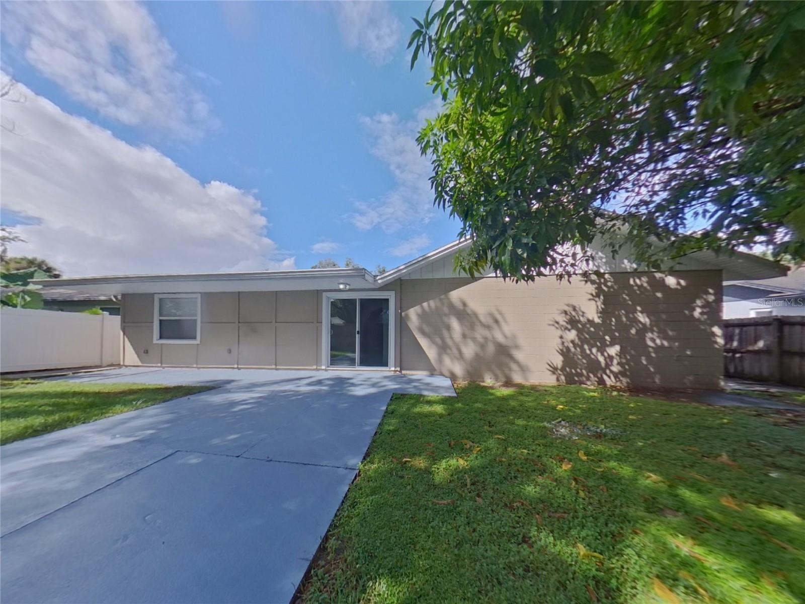 BEL AIRE PINES - Residential Lease
