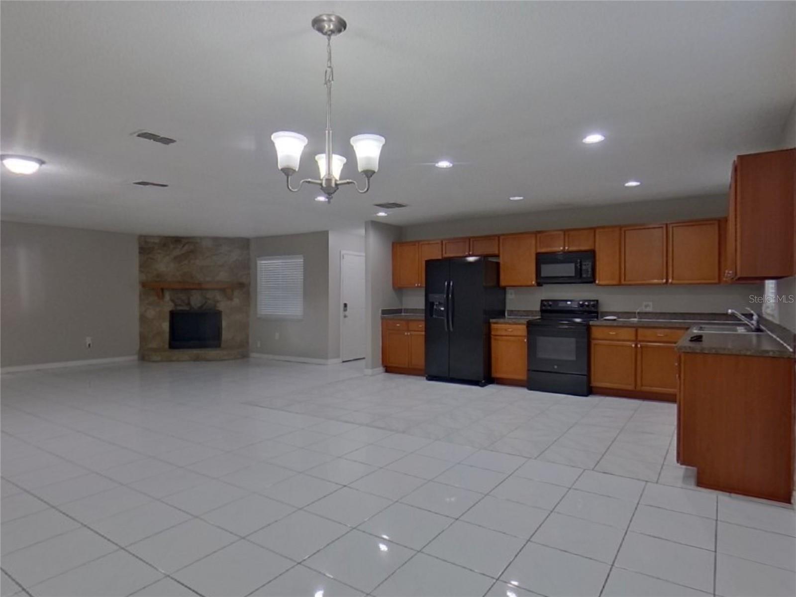 BEL AIRE PINES - Residential Lease