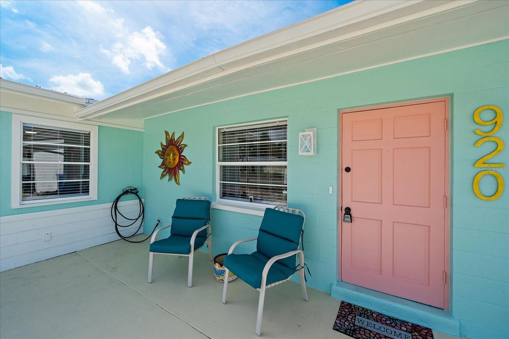 Photo of 920 Myrtle Avenue, Venice, FL 34285 (MLS # A4688740)