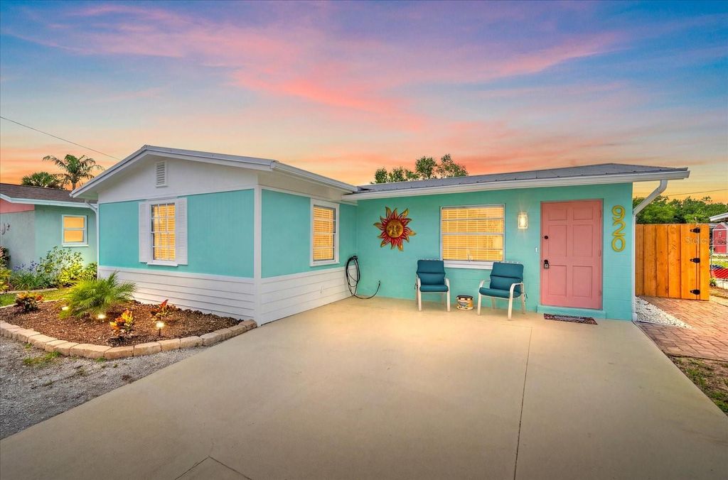 Photo of 920 Myrtle Avenue, Venice, FL 34285 (MLS # A4688740)