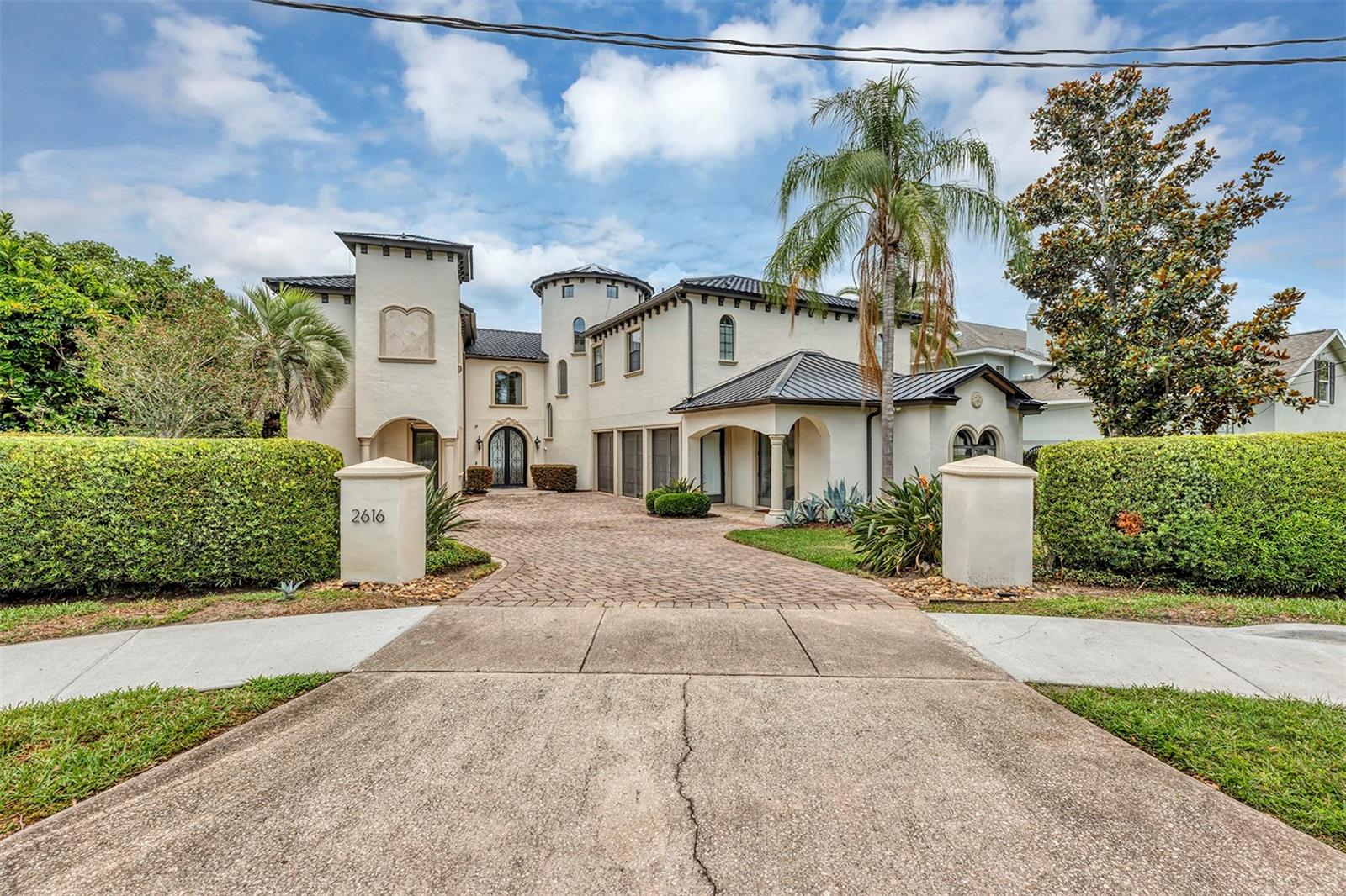 2616 N WESTMORELAND DRIVE