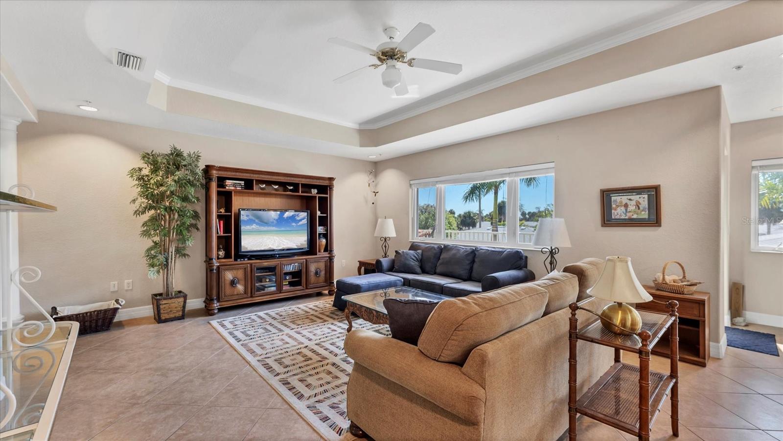 SUNRISE POINTE - Residential